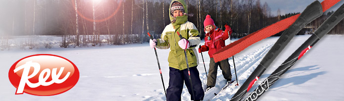 barn som ker skidor i djup sn